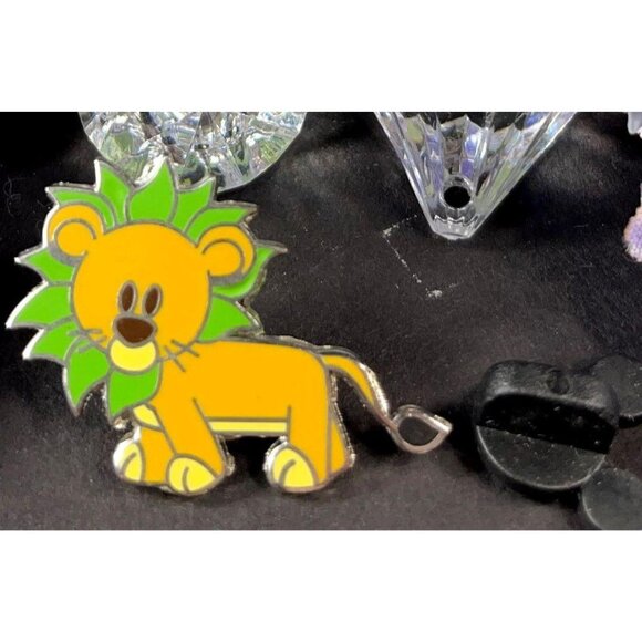 Disney Lion King Trading Pin Baby Simba Cub Leaf Crown Lapel Pin Badge Brooch - Picture 2 of 6